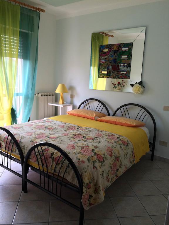 צ'יטה סנט'אנג'לו B&B Mirella חדר תמונה